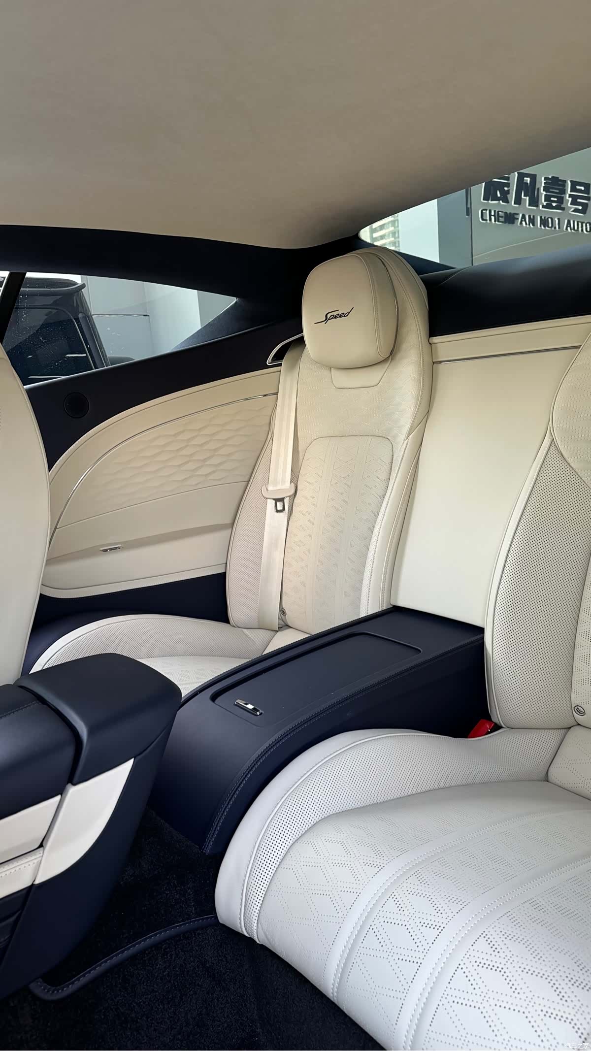 Bentley Flying Spur, 2025 все фото