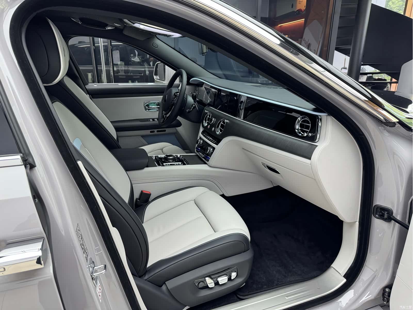 Rolls-Royce Ghost, 2023 14