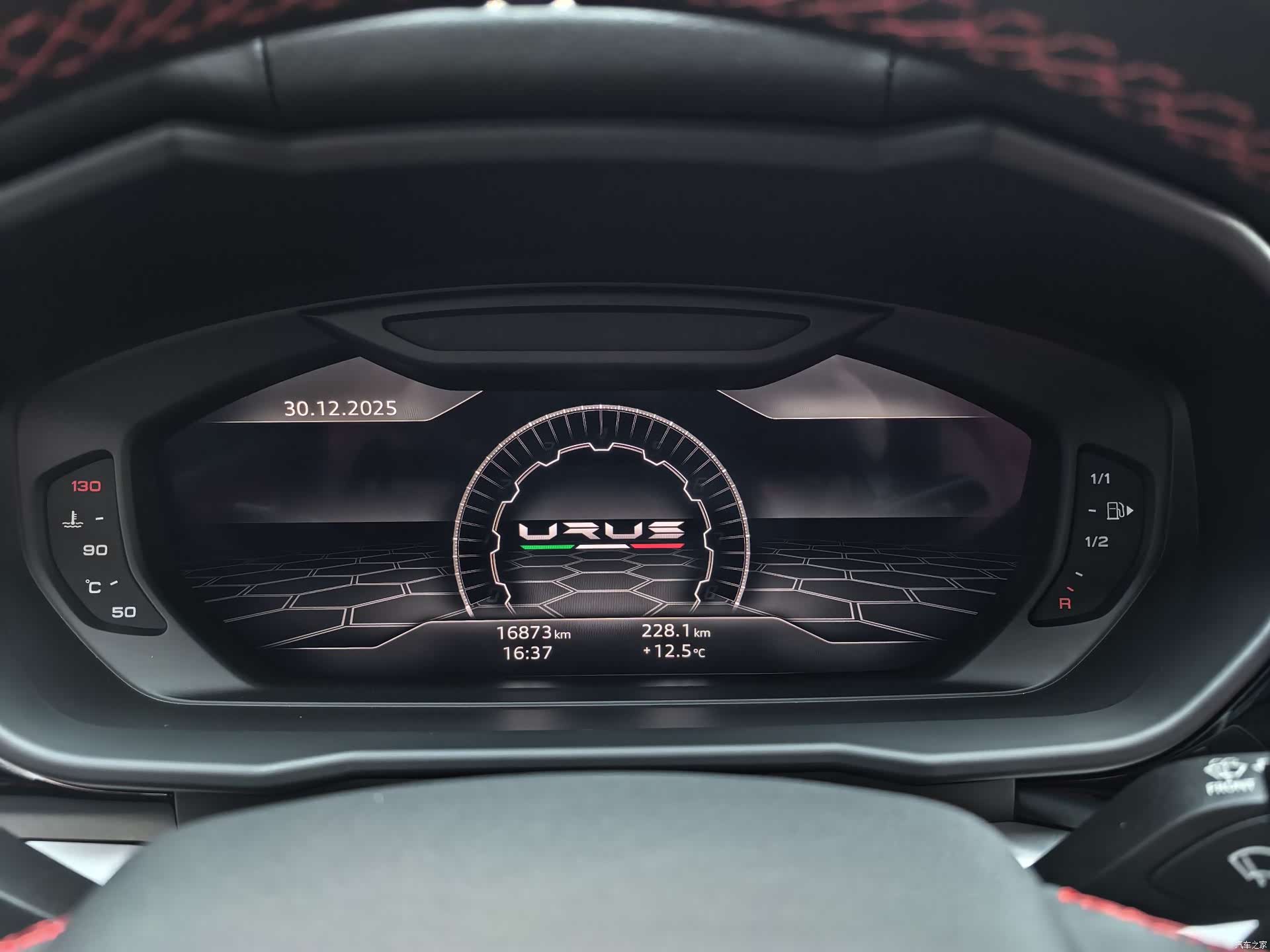 Lamborghini Urus, 2023 11