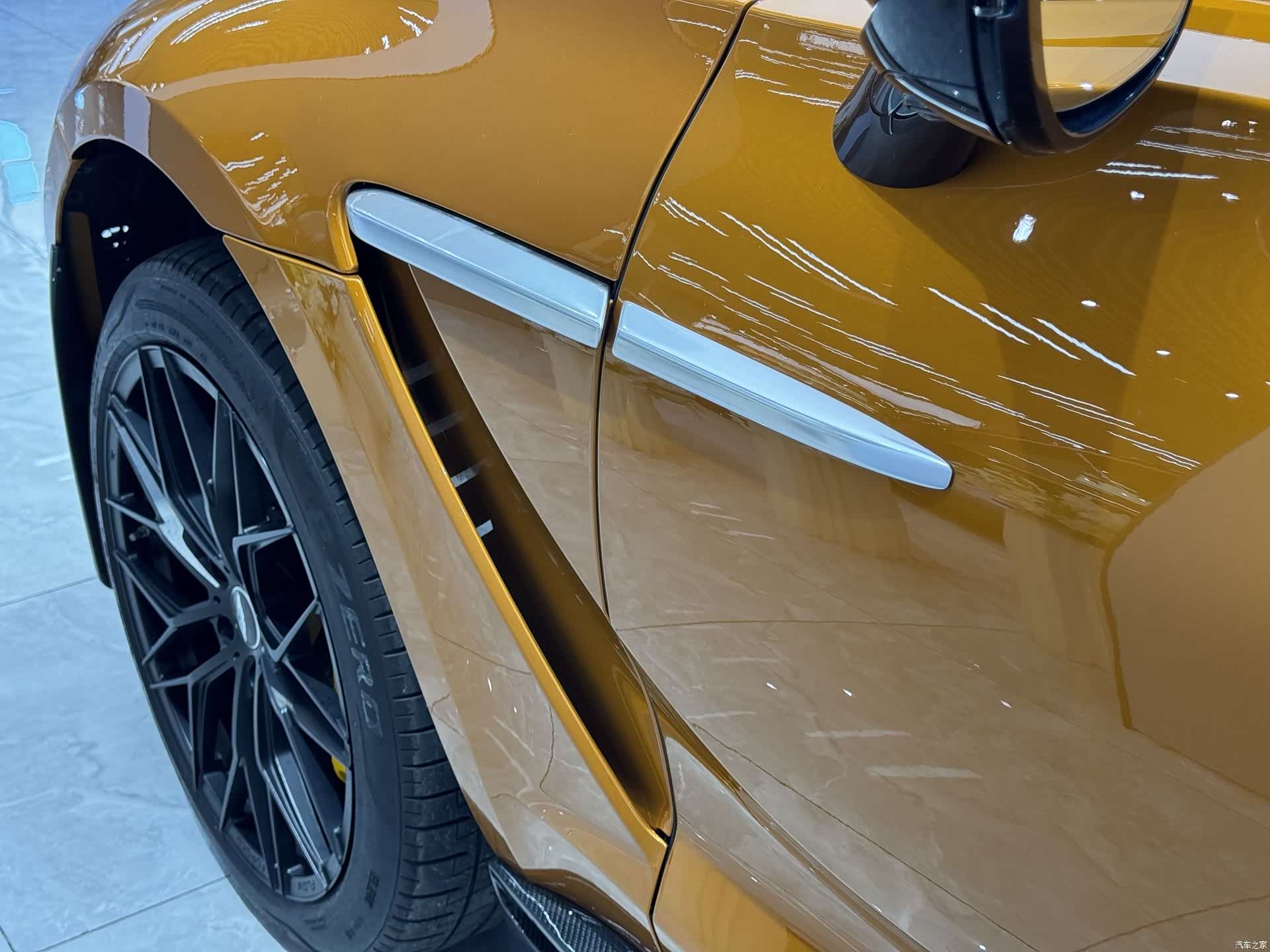 Aston Martin DBX, 2022 23