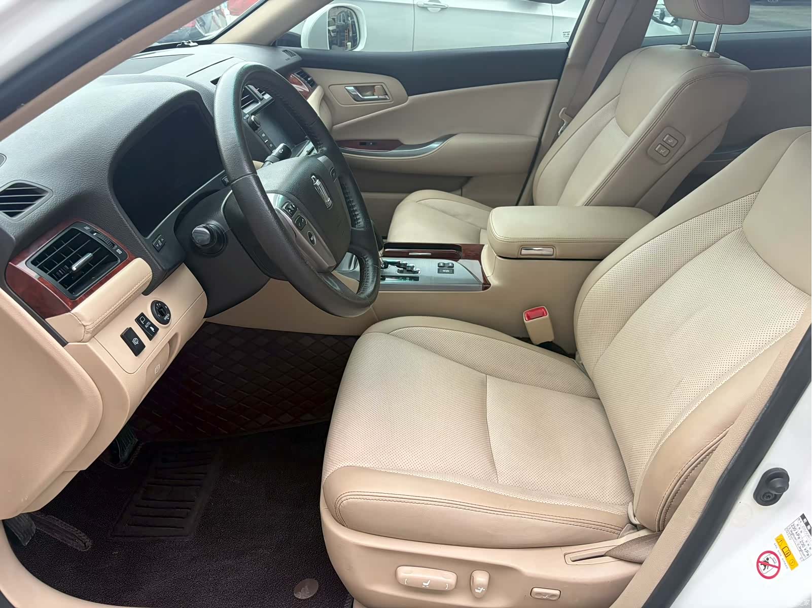 Toyota Crown, 2015 4