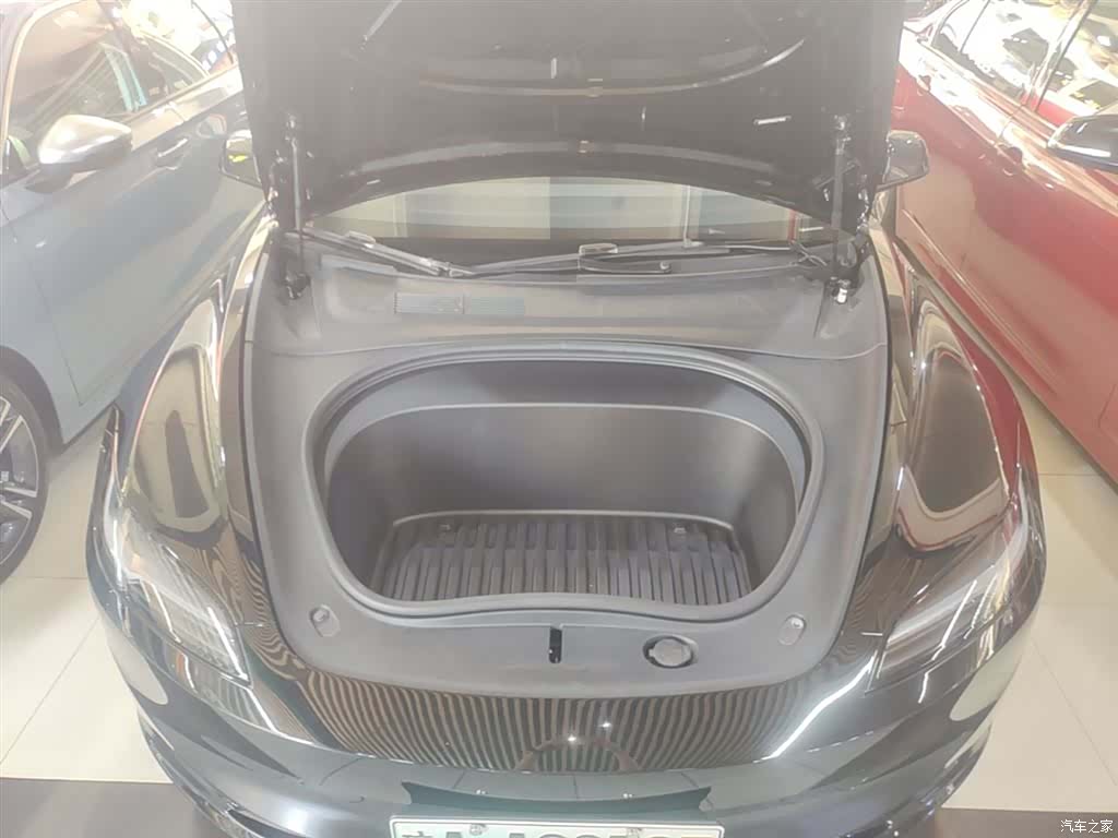 Tesla Model 3, 2025 20