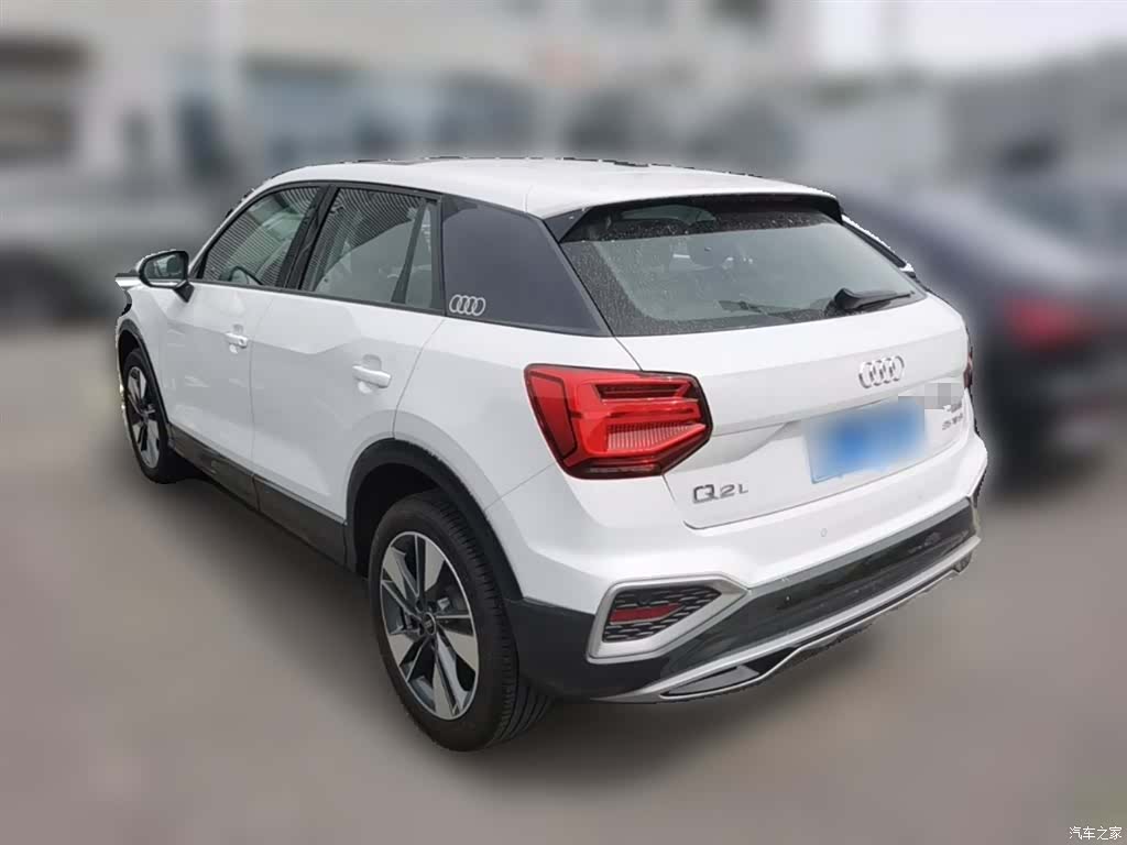 Audi Q2L, 2024 9