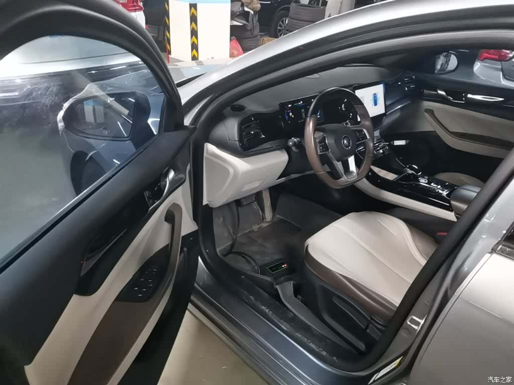 BYD Qin, 2023 16