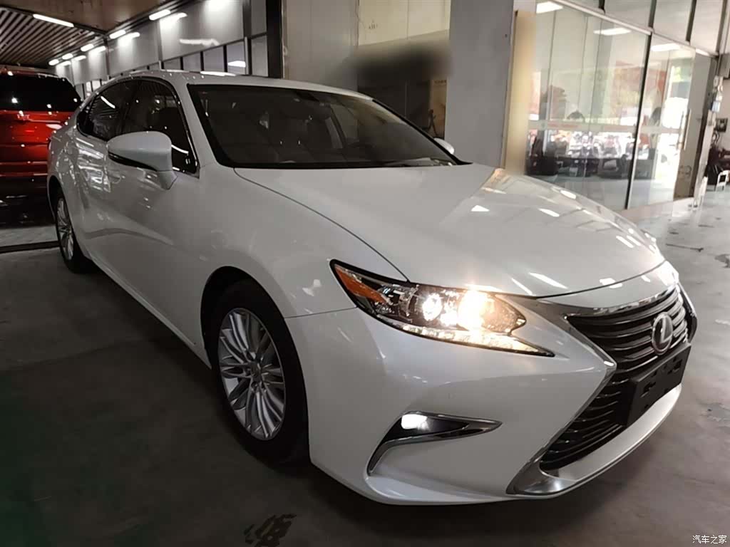 Lexus ES, 2016 4