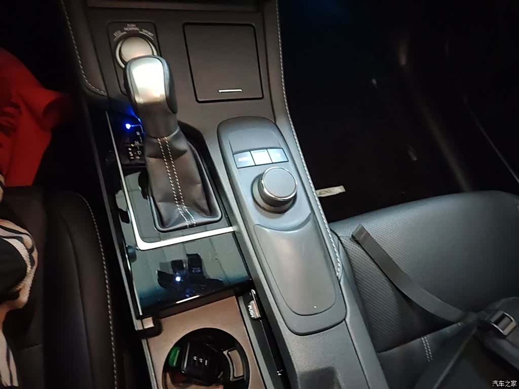 Lexus ES, 2016 14
