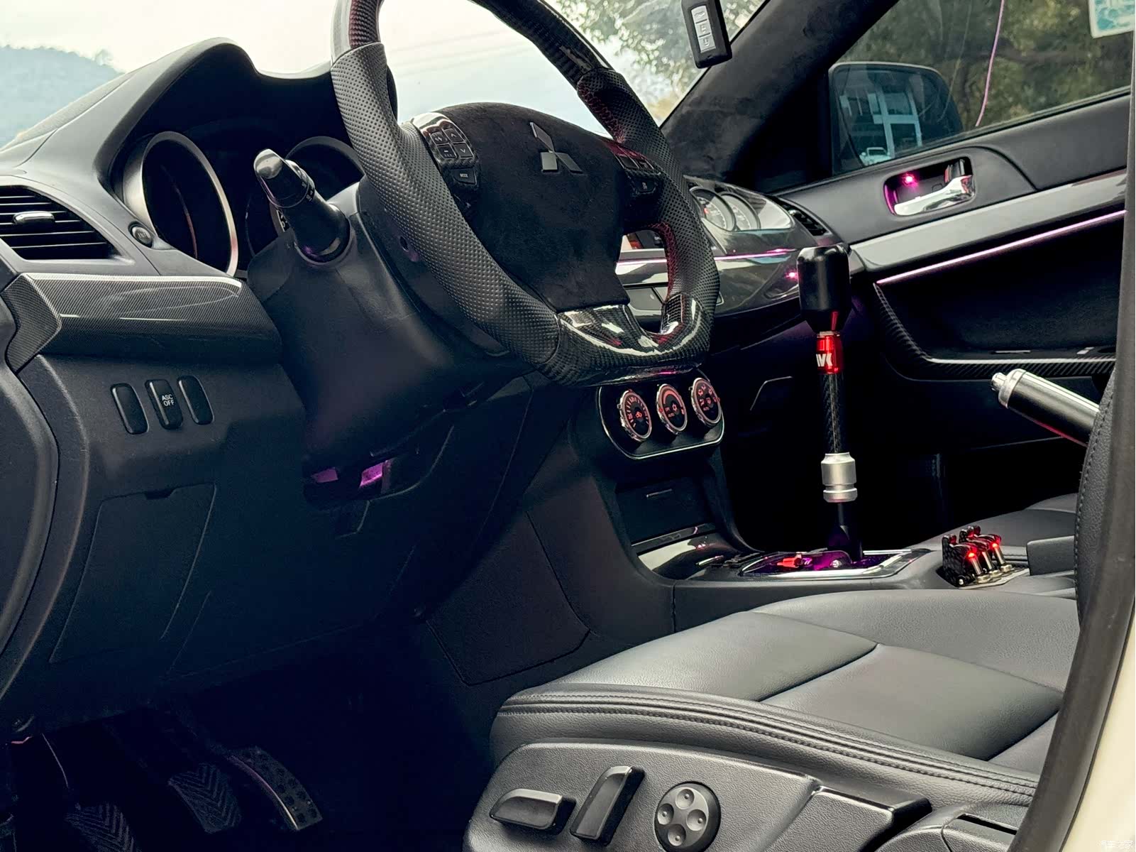 DongNanQiChe YARiS L, 2012 7
