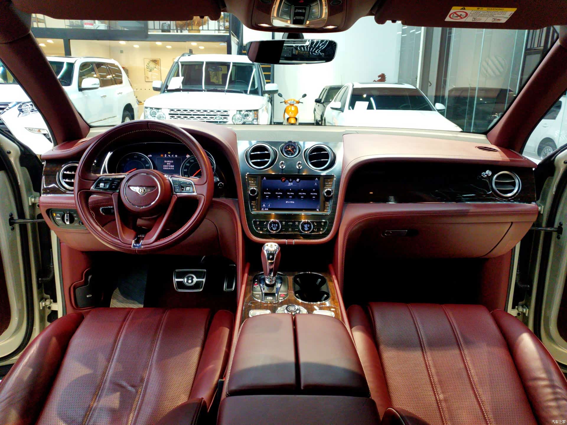 Bentley Bentayga, 2019 11