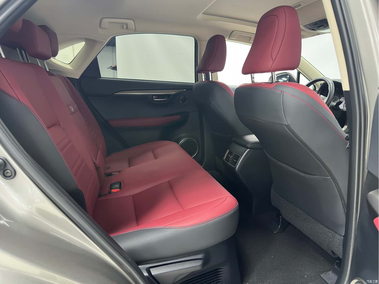 Lexus NX, 2021 11