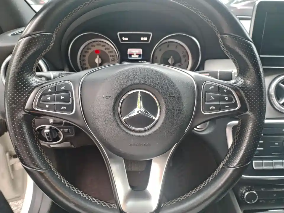 Mercedes-Benz CLA Mercedes-Benz CLA