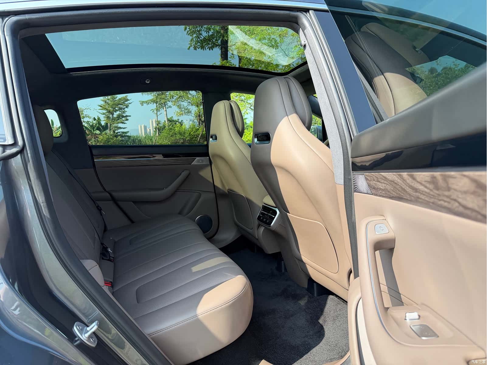 Luxeed R7, 2025 12