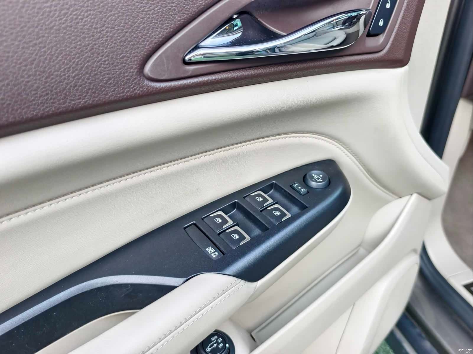 Cadillac SRX, 2015 7