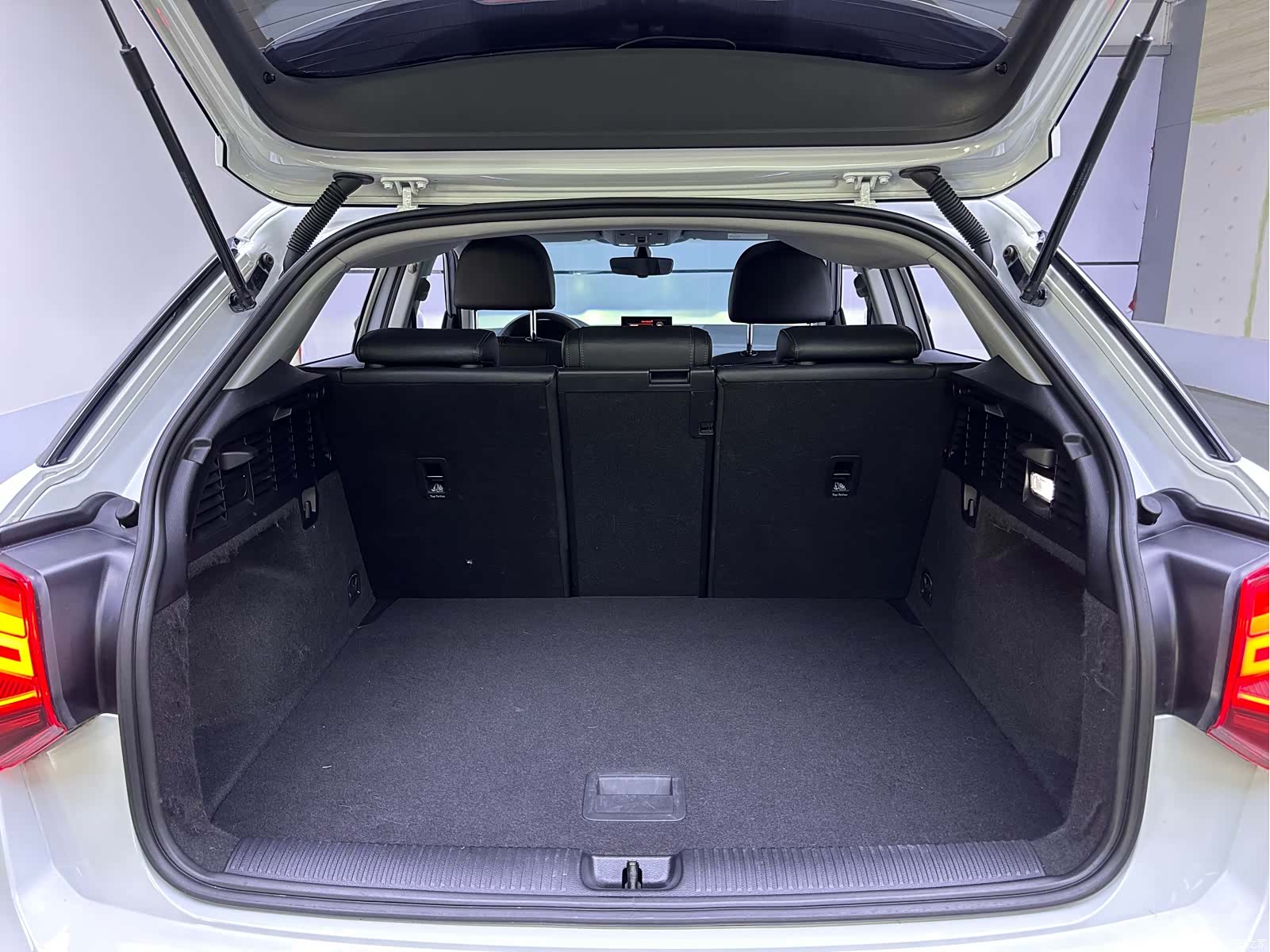 Audi Q2L, 2019 12