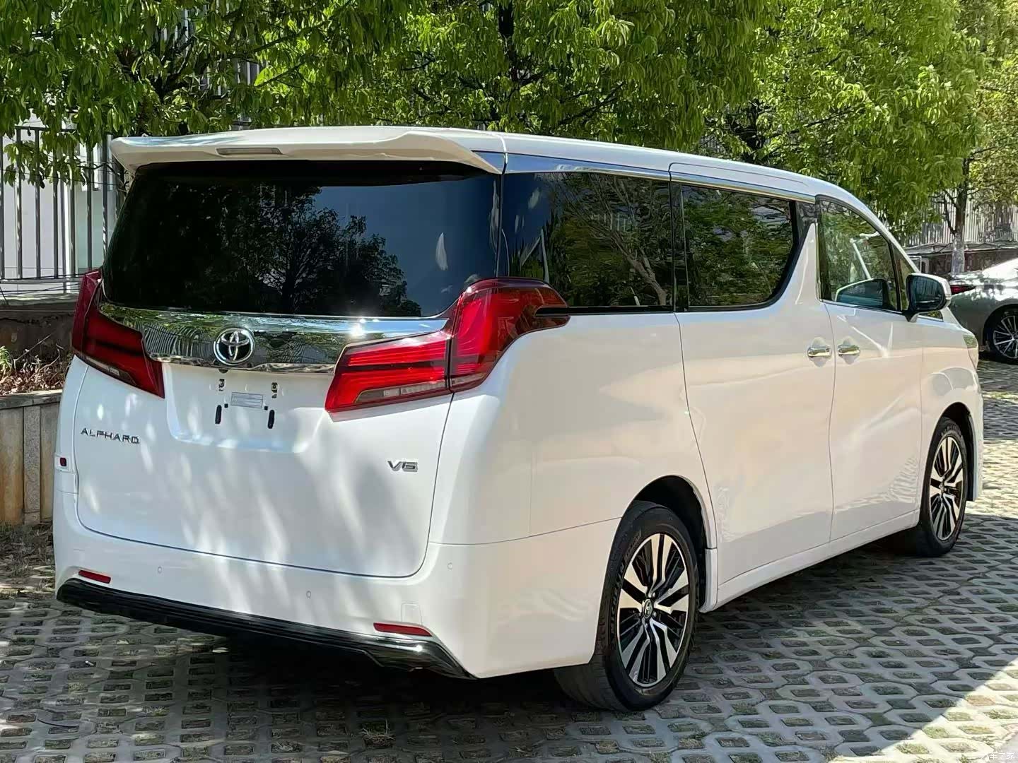 Toyota Alphard, 2018 9