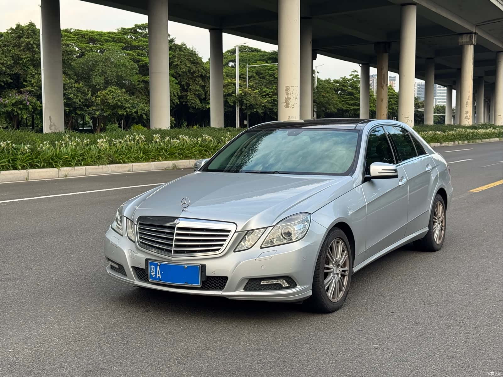 Mercedes-Benz E-Class, 2010 1