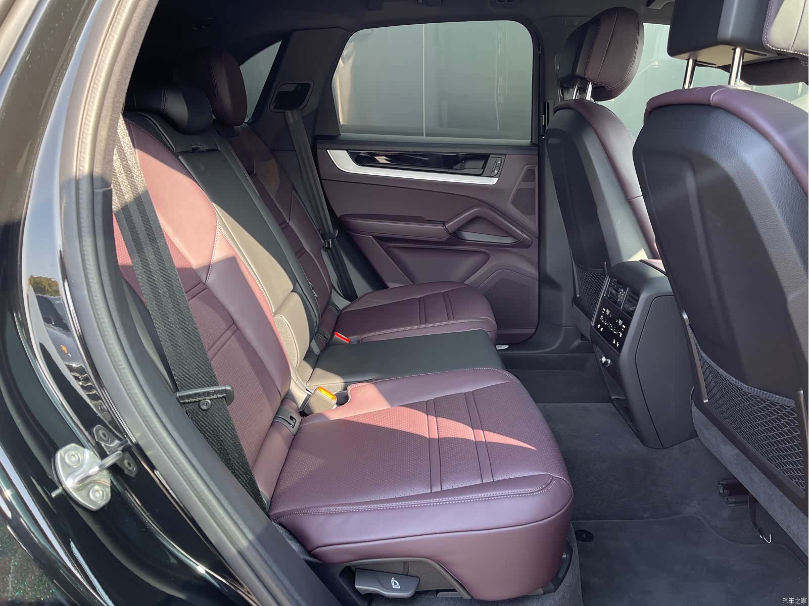 Porsche Cayenne, 2025 12