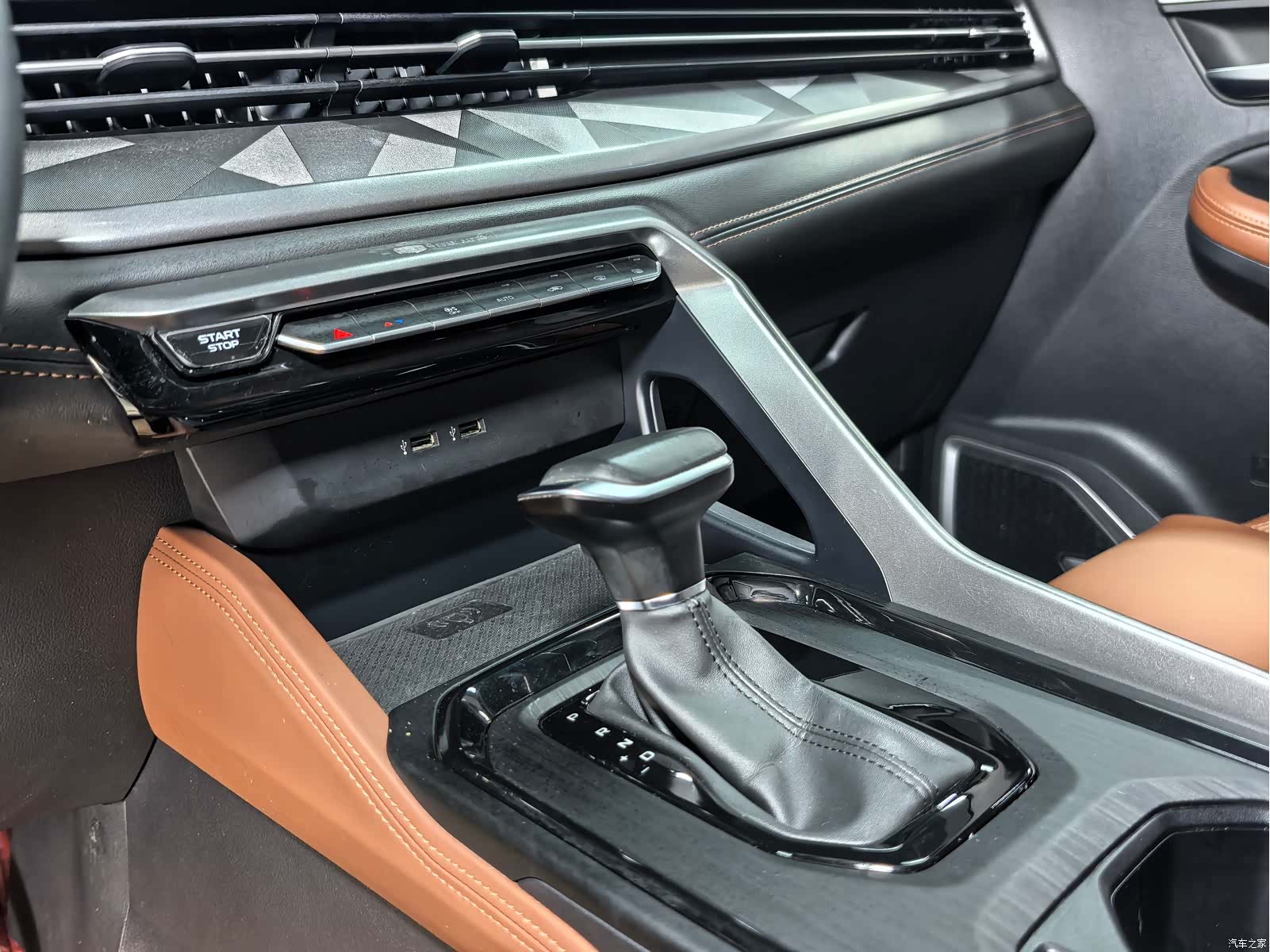 Geely X6, 2022 17