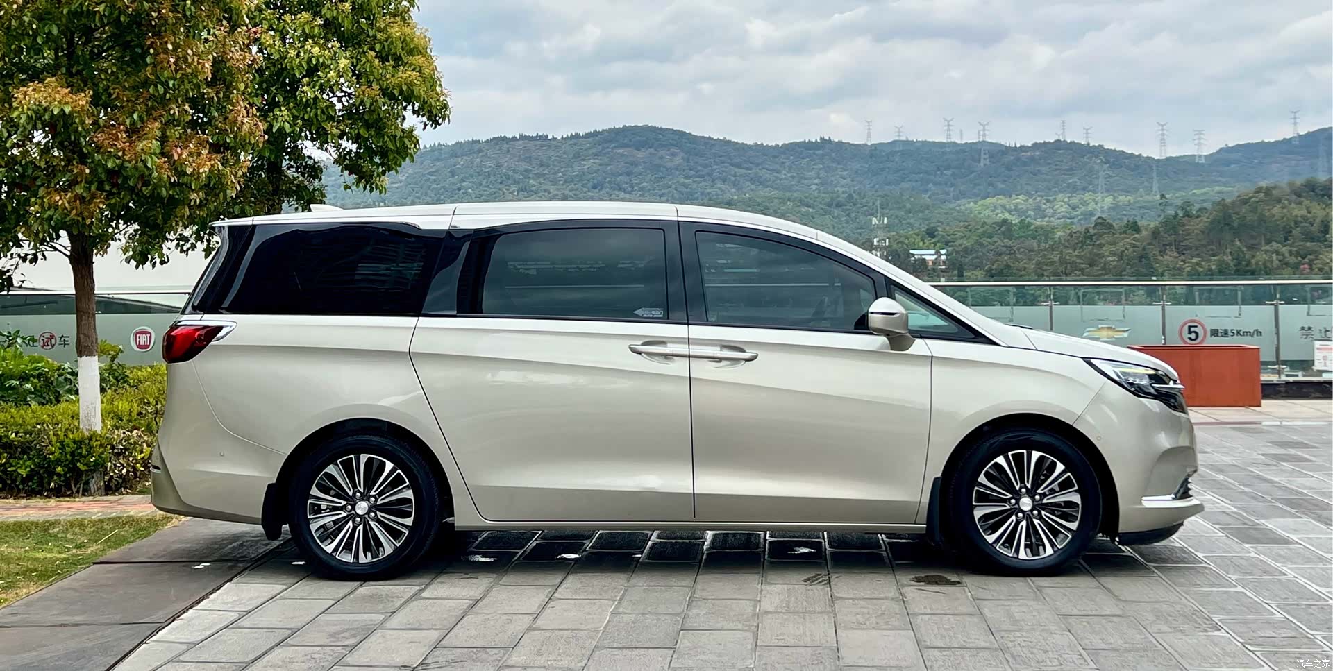 Buick GL8, 2021 4