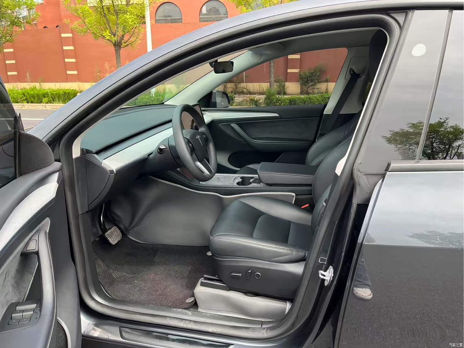 Tesla Model Y, 2025 6