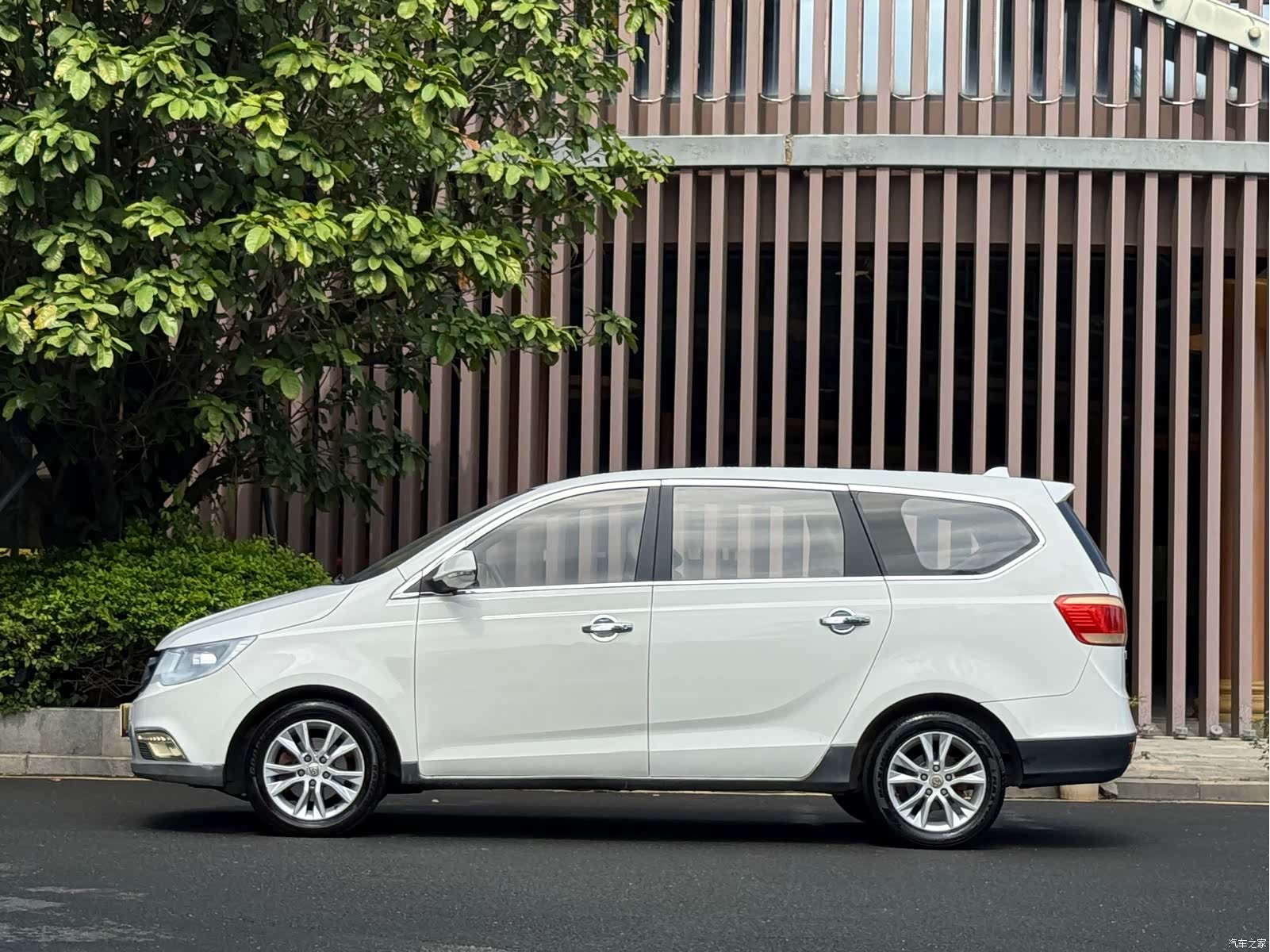 Wuling 730, 2015 4