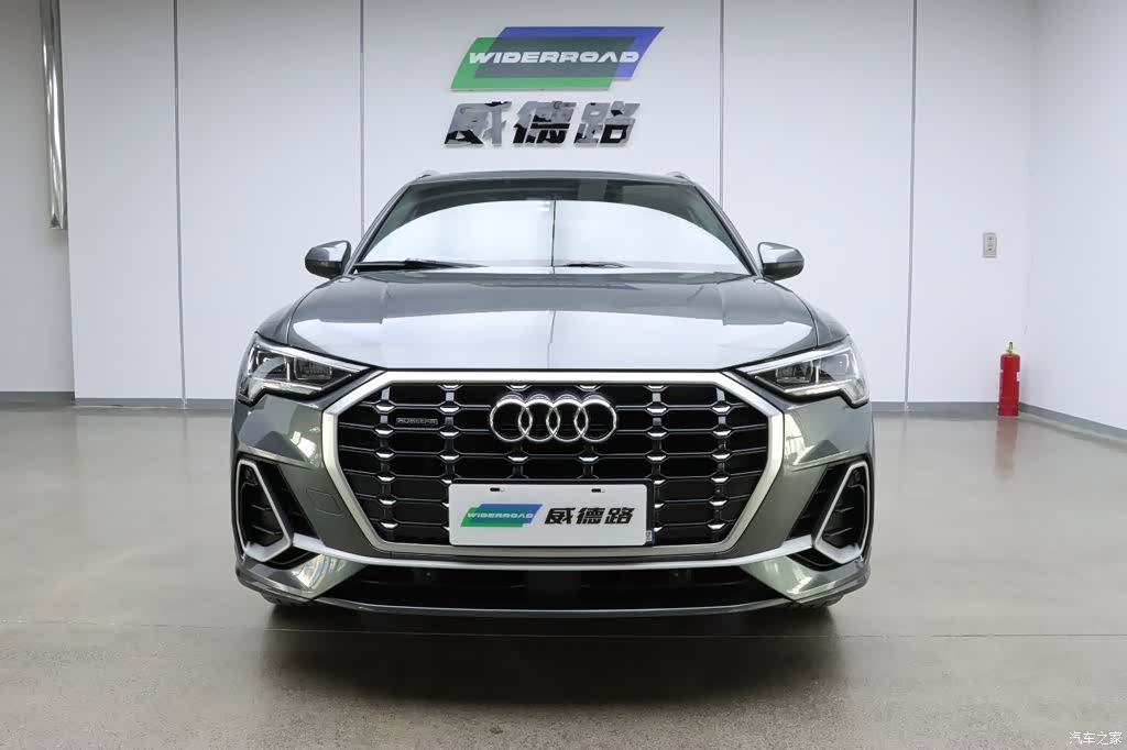 Audi Q3, 2022 2