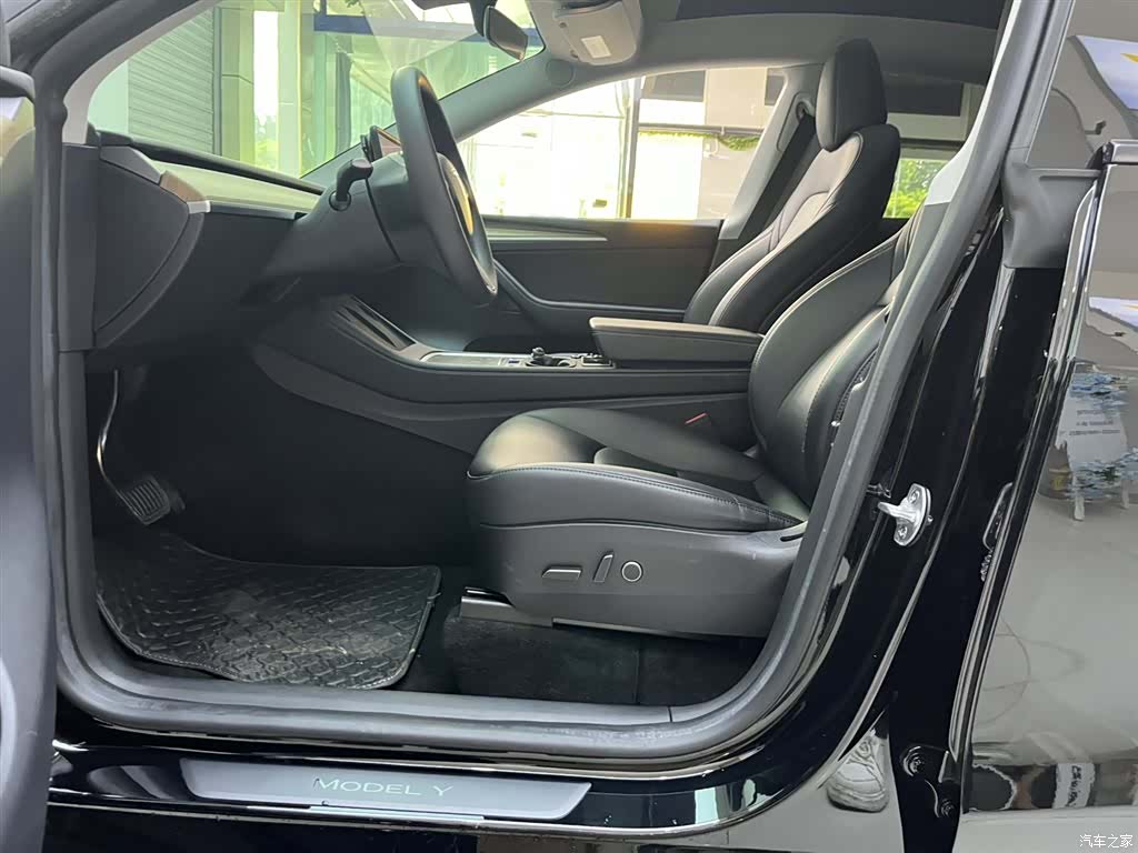 Tesla Model Y, 2023 13
