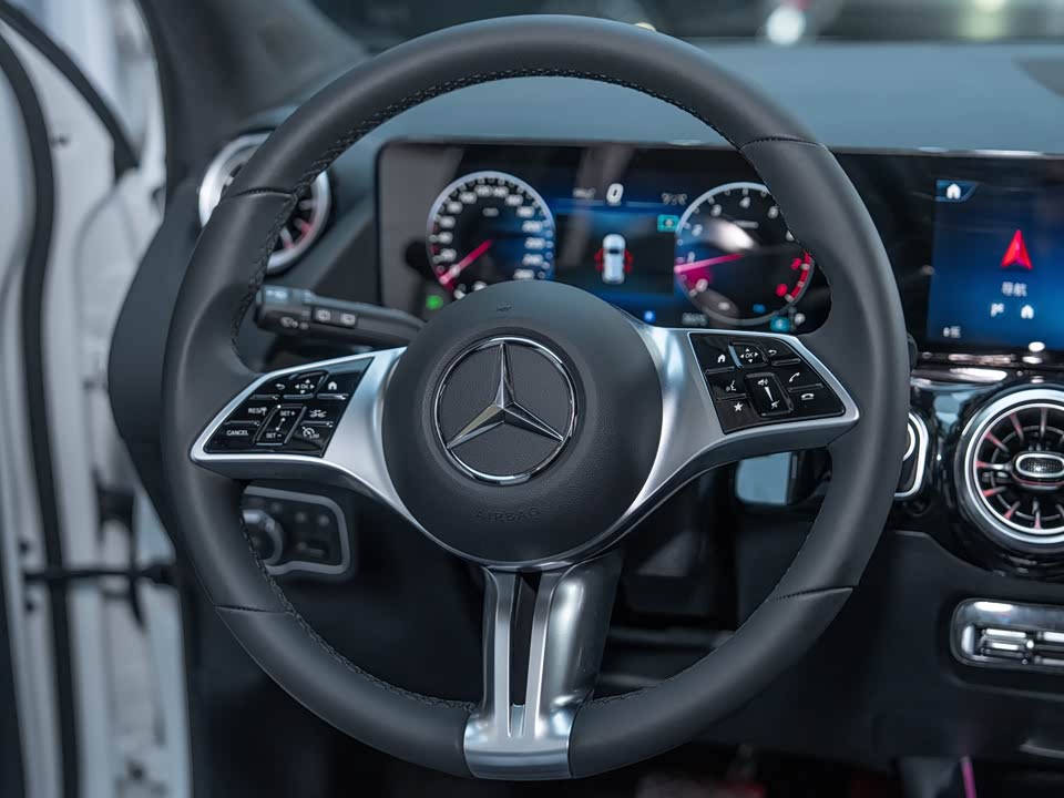 Mercedes-Benz GLA Mercedes-Benz GLA
