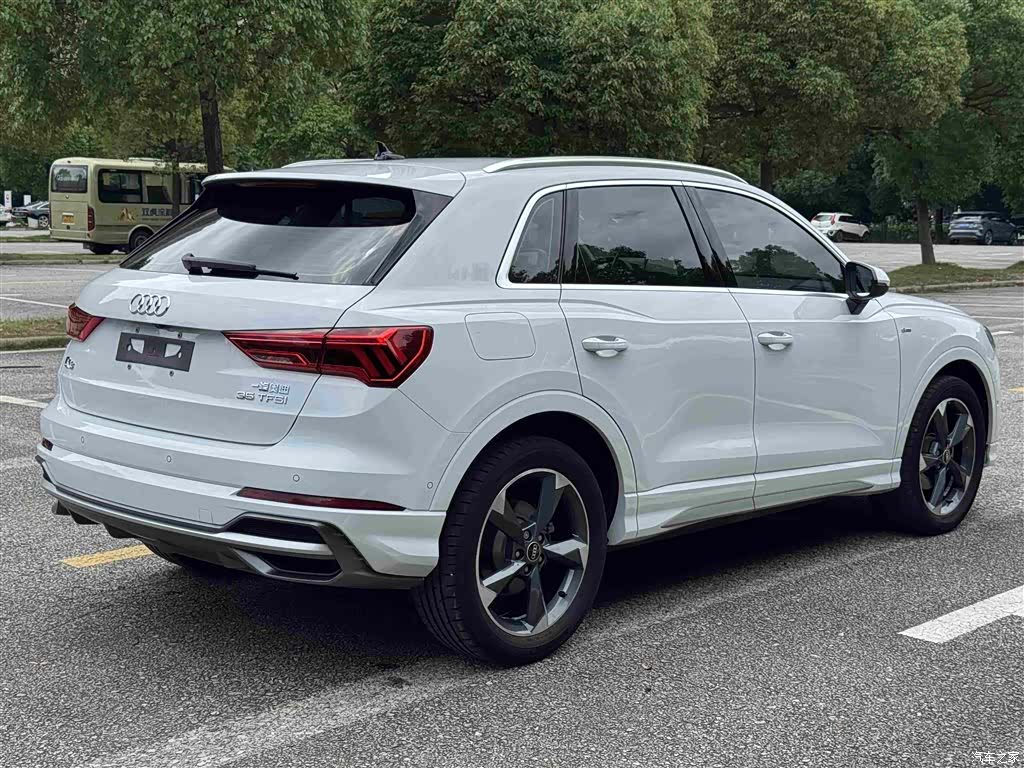 Audi Q3, 2022 11