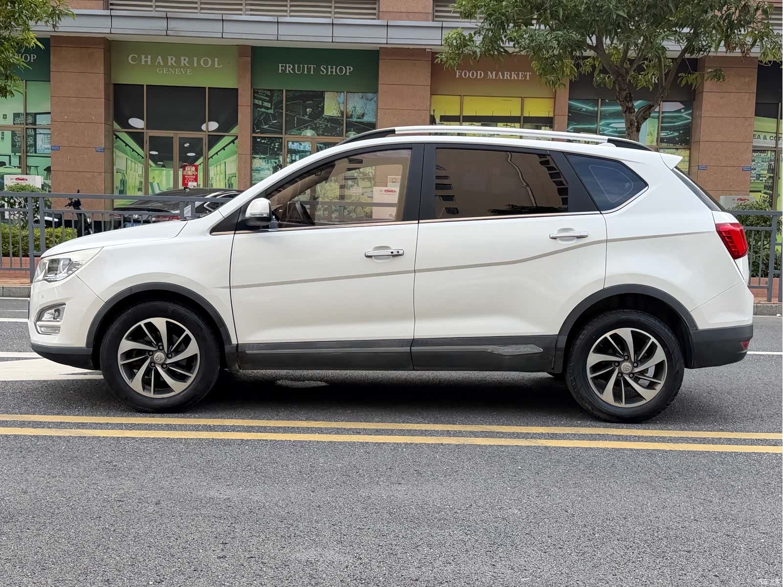 Wuling 560, 2015 12