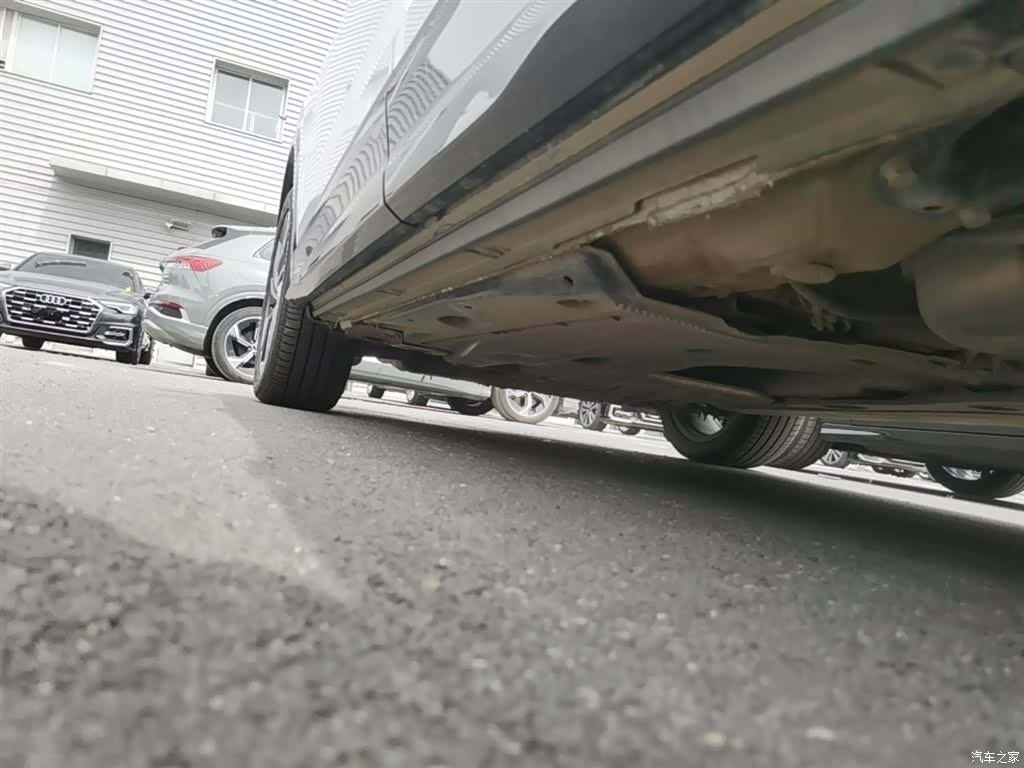 Audi Q2L, 2024 6