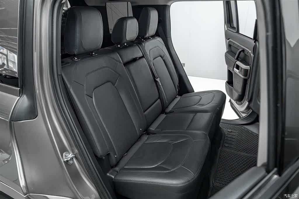 Land Rover Defender, 2024 22