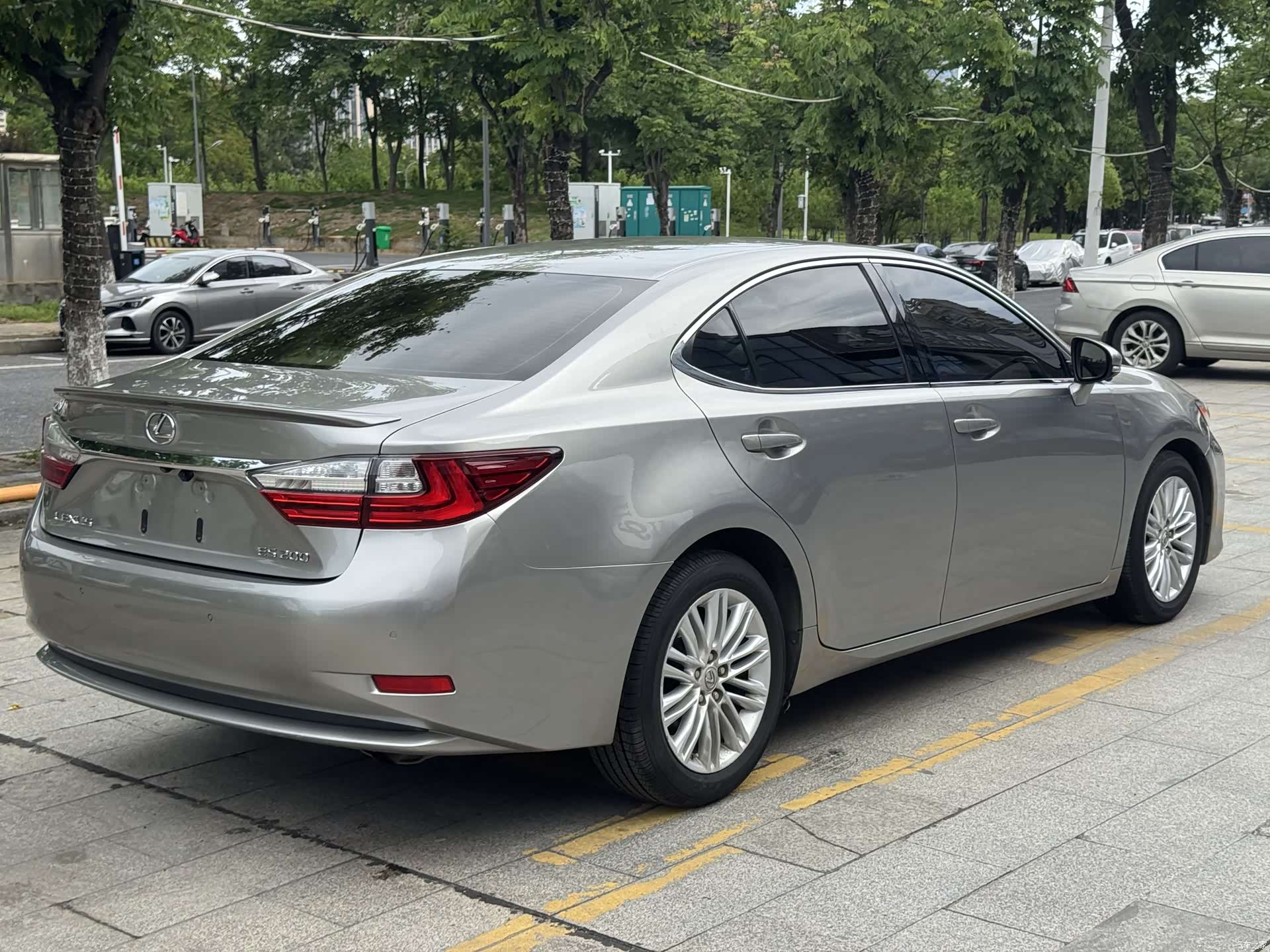Lexus ES, 2016 13