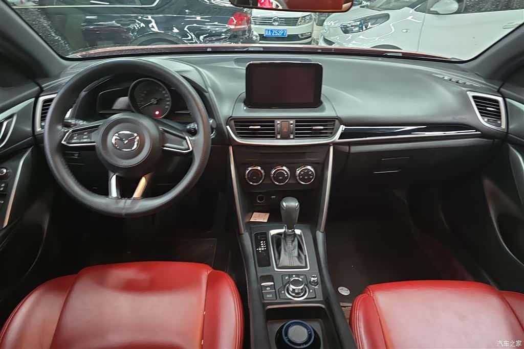 Mazda CX-4, 2019 12