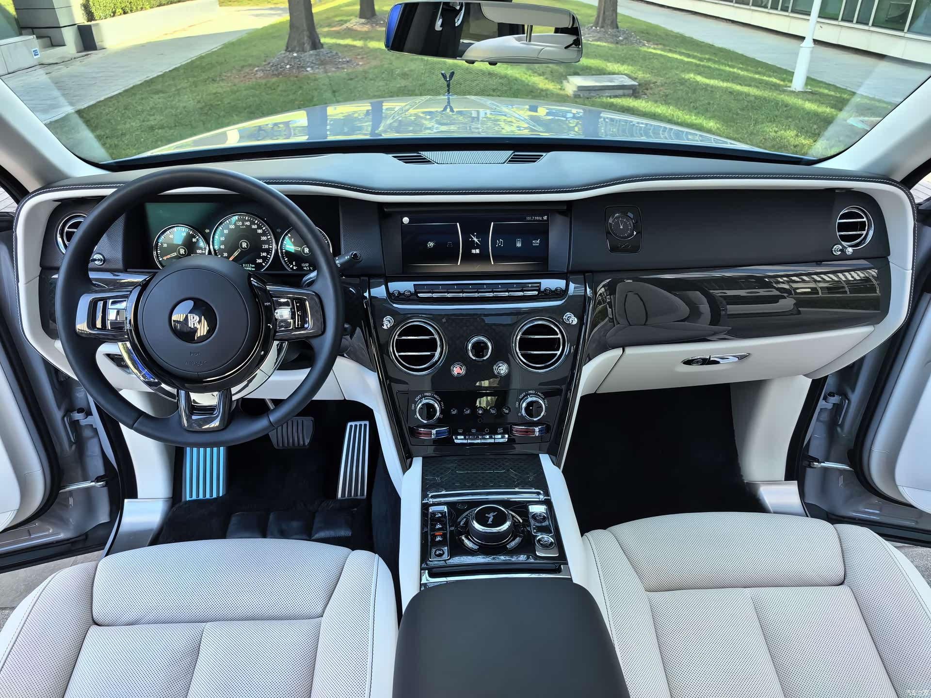 Rolls-Royce Cullinan, 2022 13