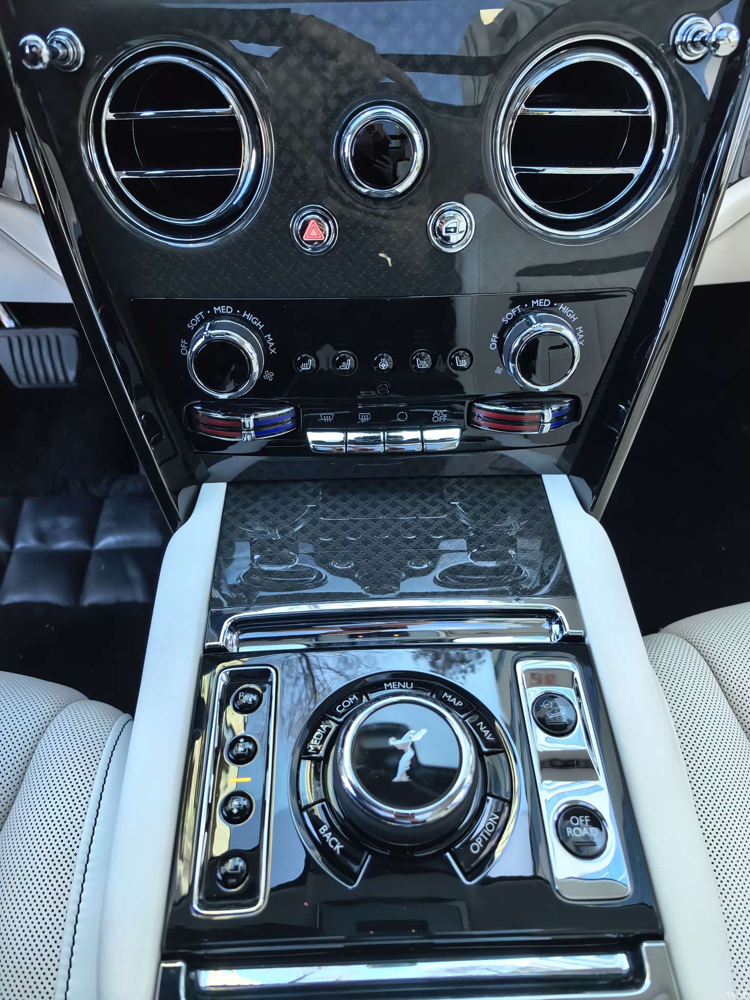 Rolls-Royce Cullinan, 2022 17