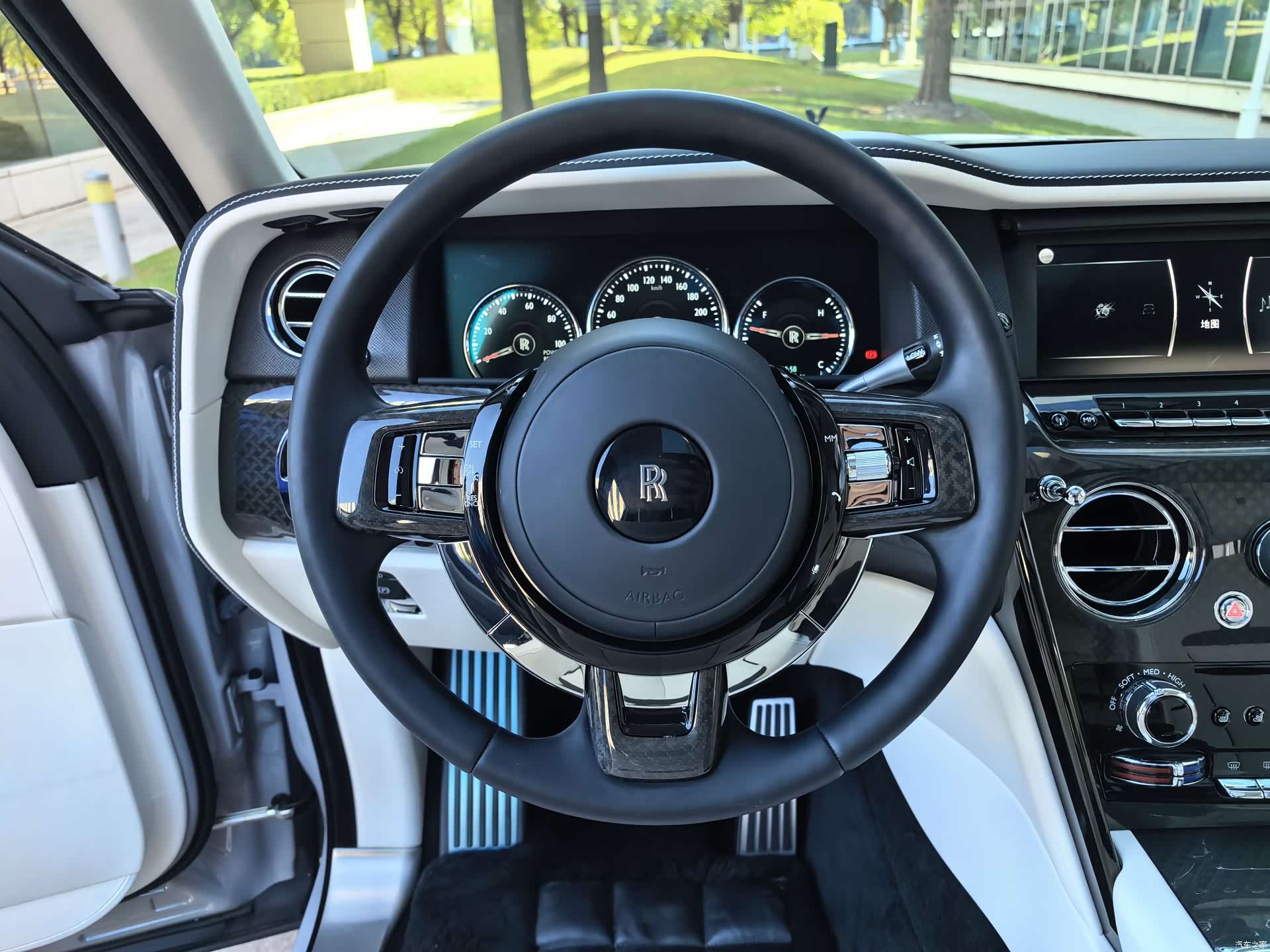 Rolls-Royce Cullinan, 2022 14