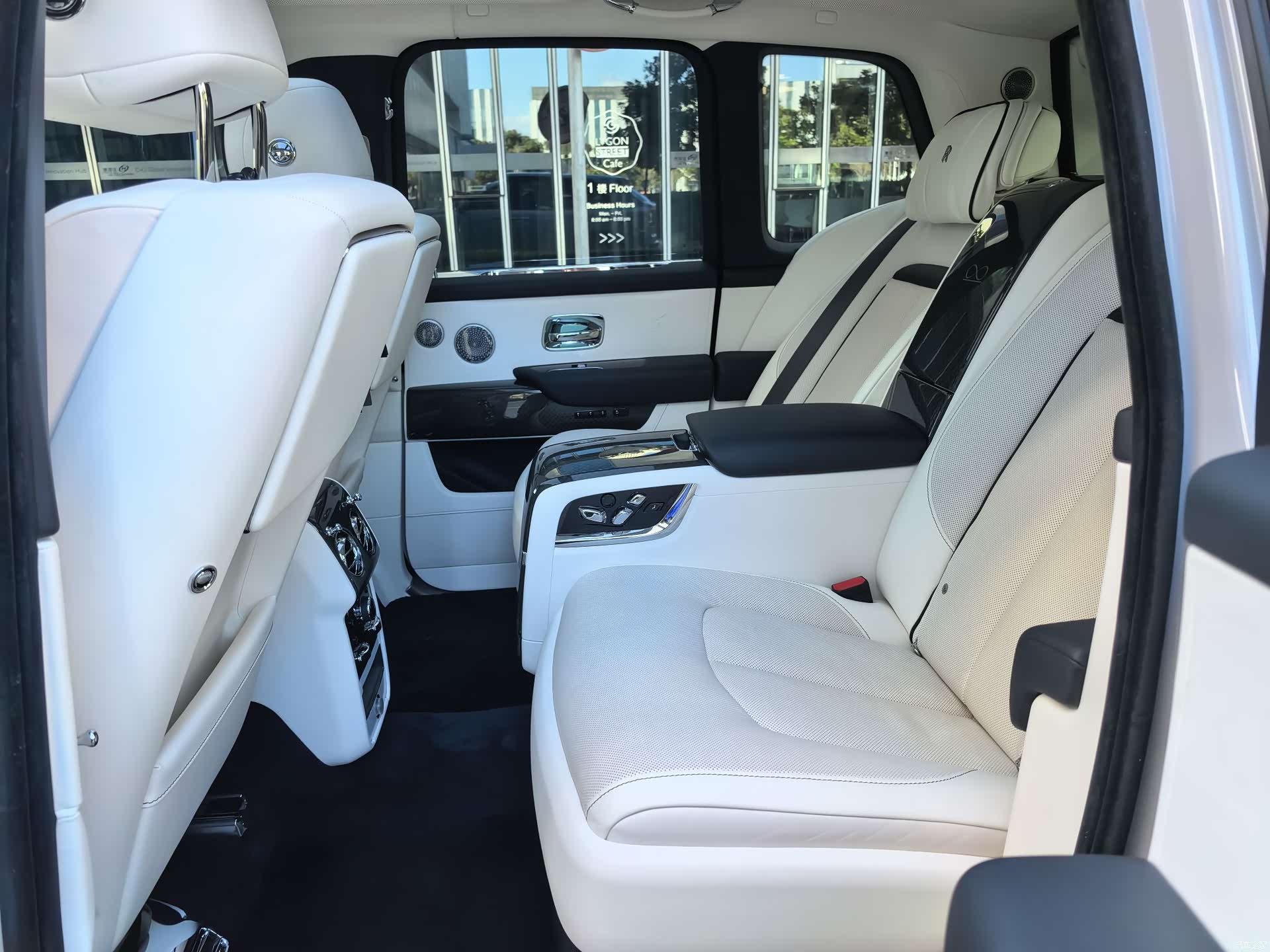 Rolls-Royce Cullinan, 2022 43