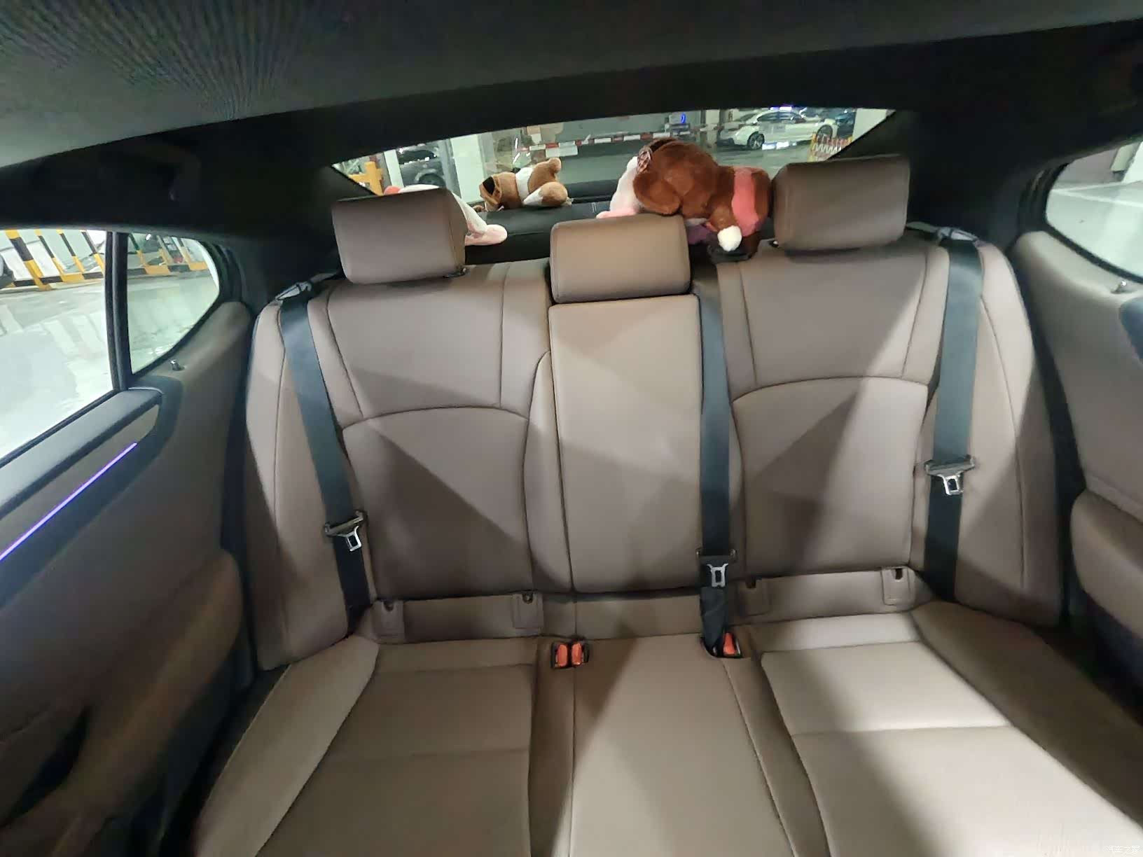 Lexus ES, 2025 10