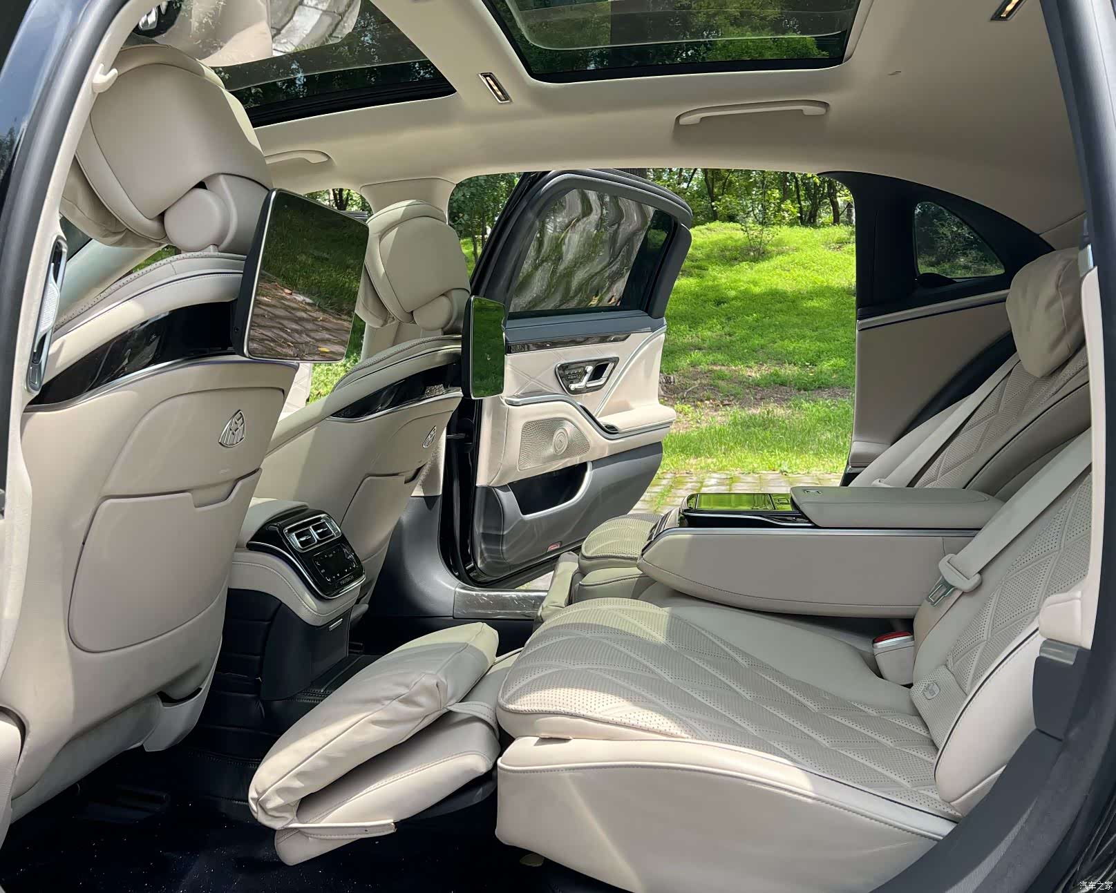 Maybach S-Class, 2022 4