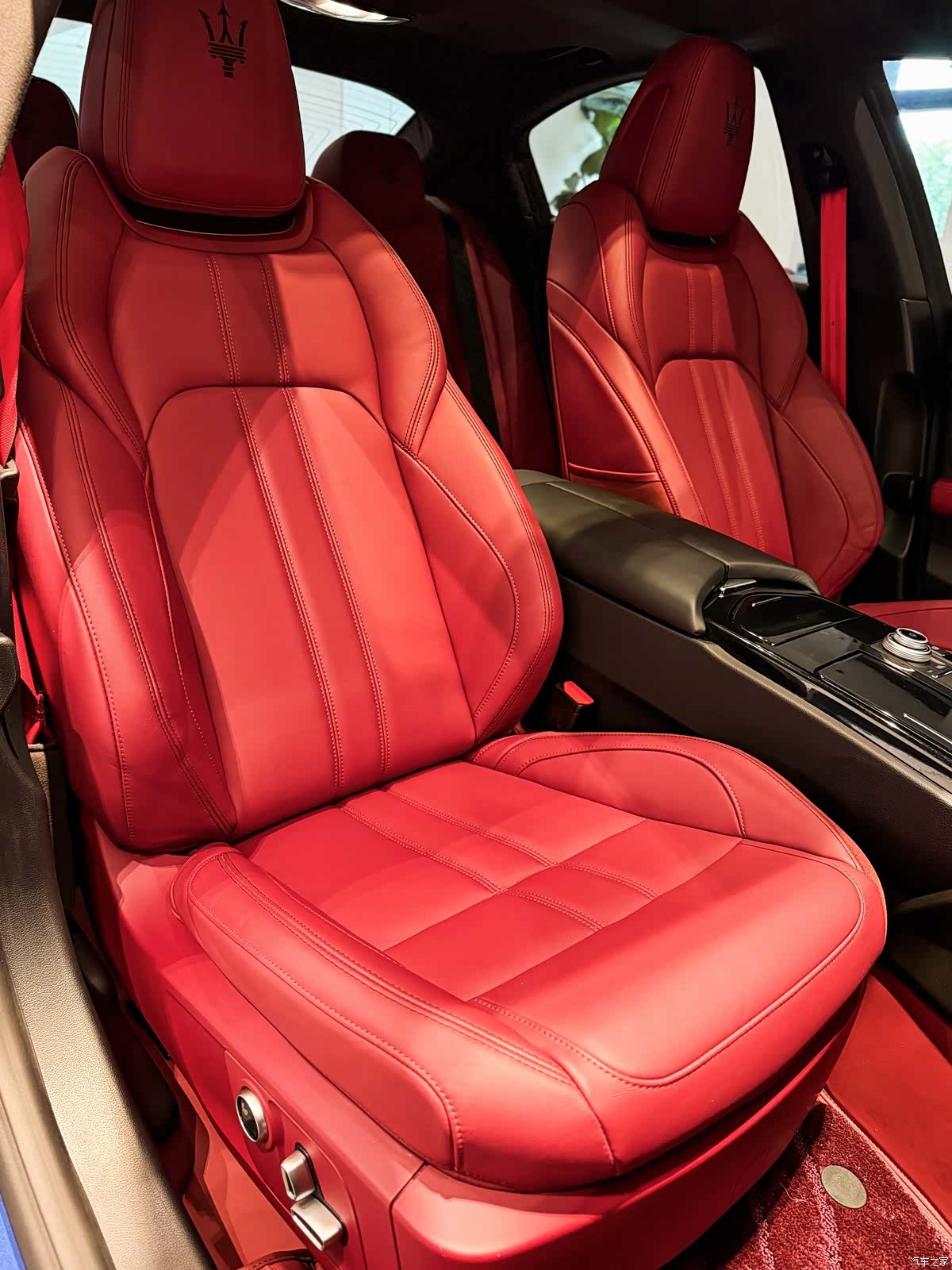 Maserati Ghibli, 2023 8