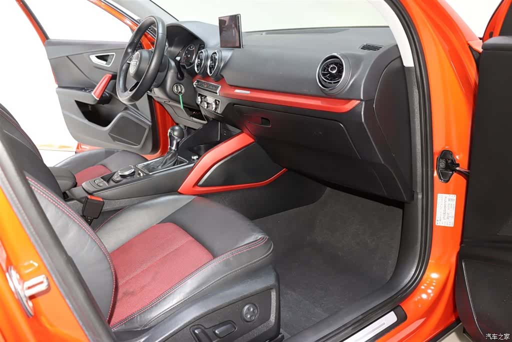 Audi Q2L, 2020 8