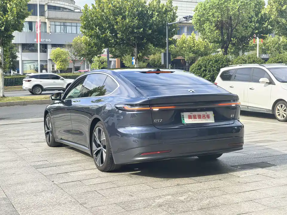 NIO ET7
