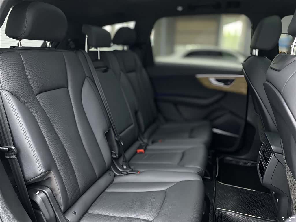 Audi Q7, 2022 11