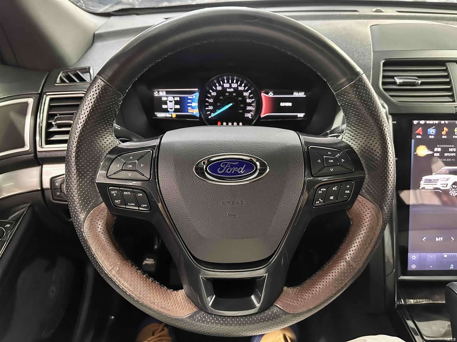 Ford Explorer, 2018 12