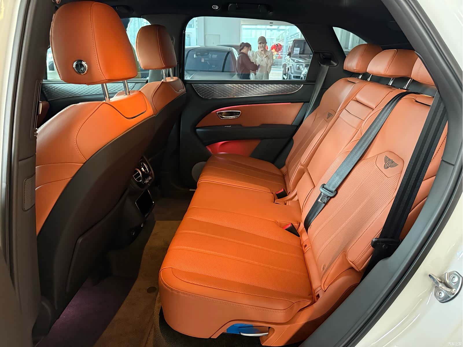 Bentley Bentayga, 2021 11
