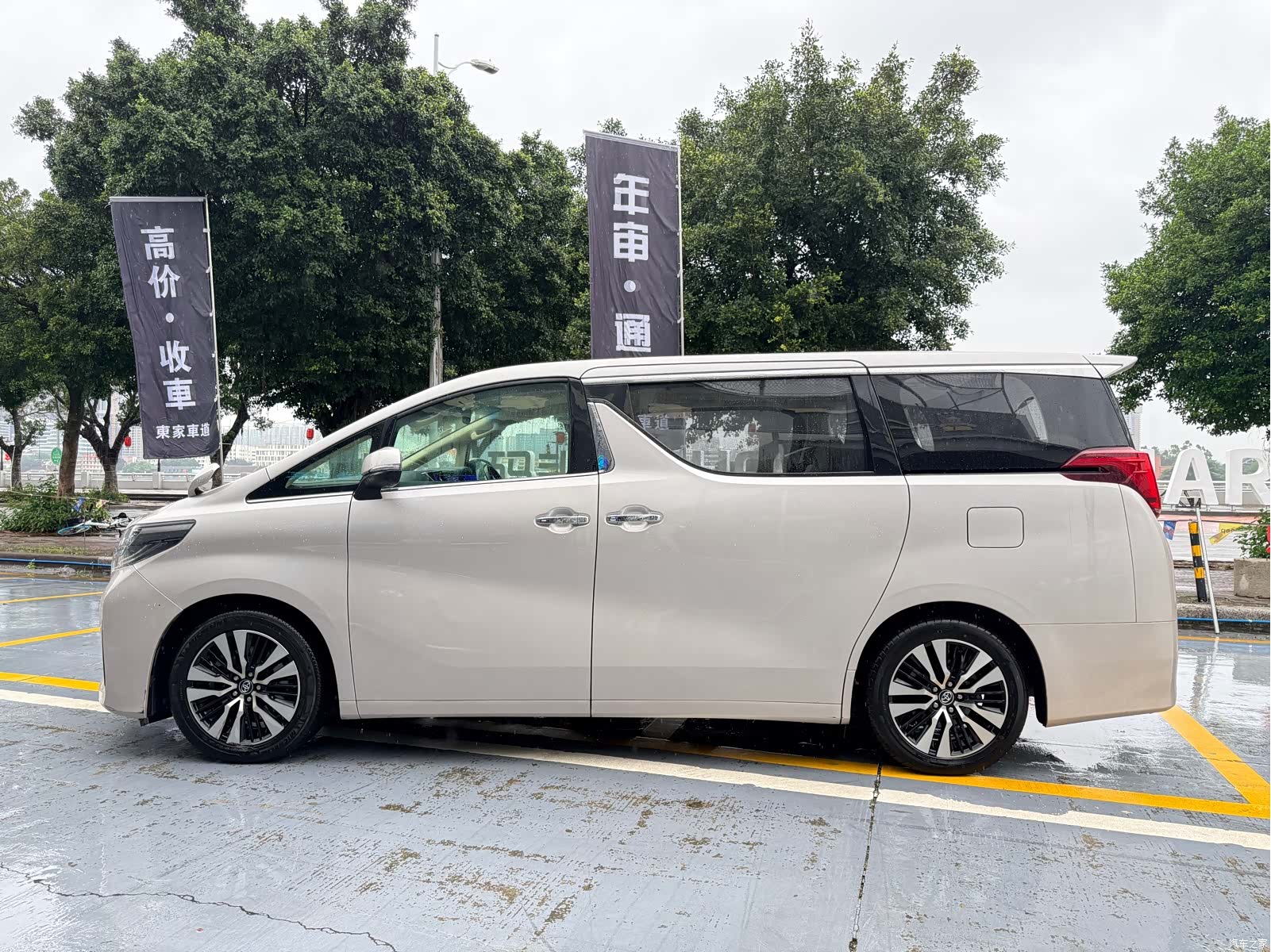 Toyota Alphard, 2018 8