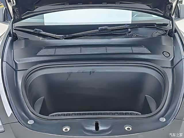 Tesla Model Y, 2023 14