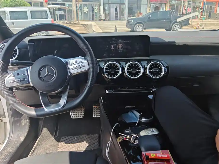Mercedes-Benz CLA