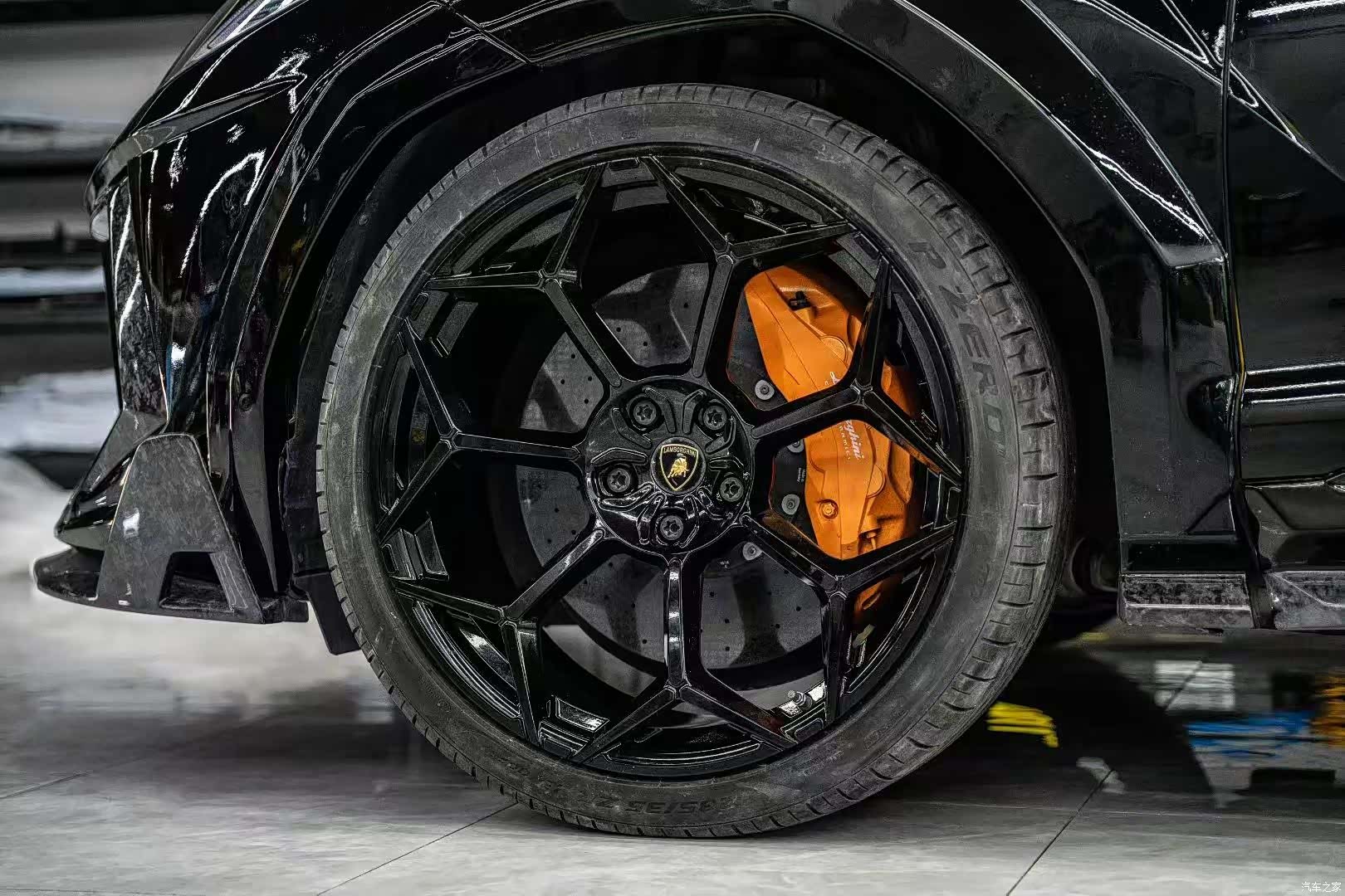 Lamborghini Urus, 2019 6