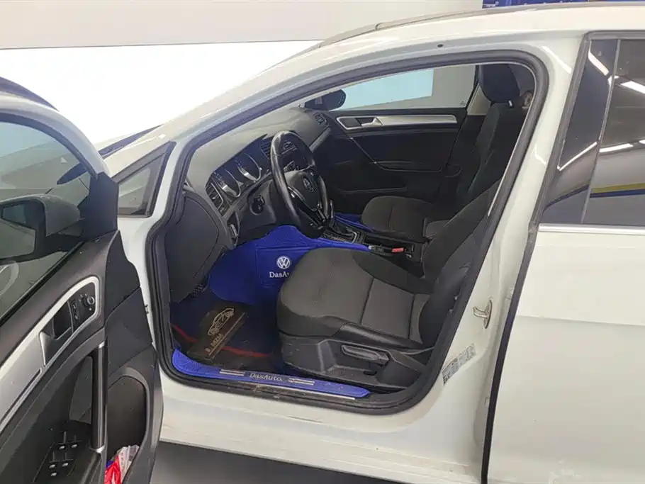 Volkswagen Golf*pure electricity